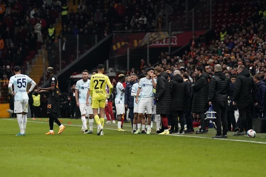 Adana Demirspor'un sahadan çekilmesi sonrası ortalık karıştı: Bir alt kümeye düşürülsün