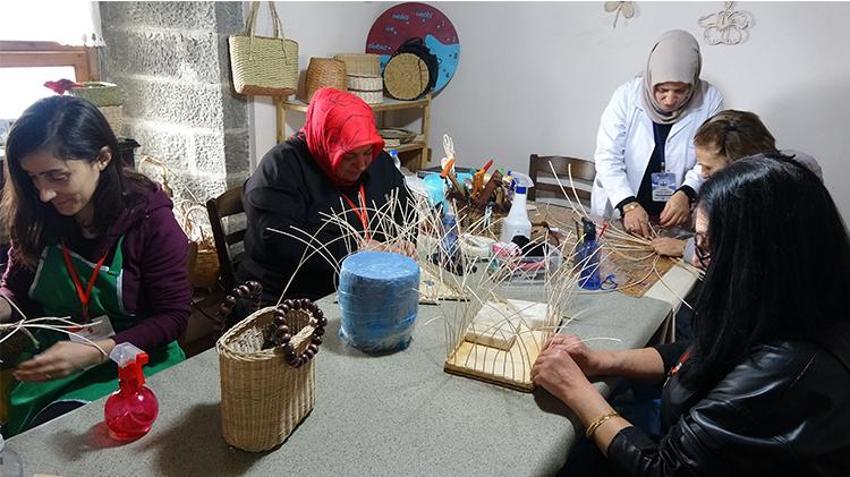 Trabzon'da şehirde yaşayan kadınlar sepet örmeyi öğreniyor! Kursa yoğun ilgi var