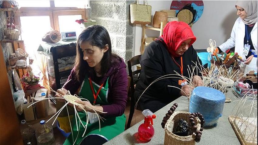 Trabzon'da şehirde yaşayan kadınlar sepet örmeyi öğreniyor! Kursa yoğun ilgi var