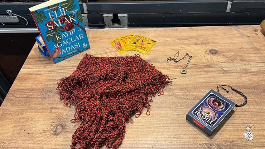 'Atsan atılmaz, satsan satılır' Eski sevgilinin hediyeleri mezatla satıldı! Mersin'de kafede bir araya gelen grup görülmemiş bir şey yaptı