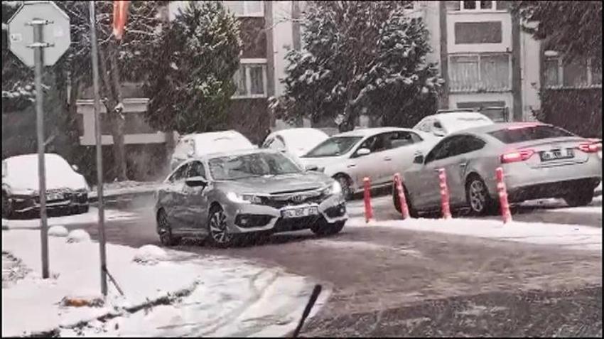 Yoğun kar yağışı İstanbul'da etkisini artırarak devam ediyor! Tatil haberleri ve uyarılar art arda geliyor 