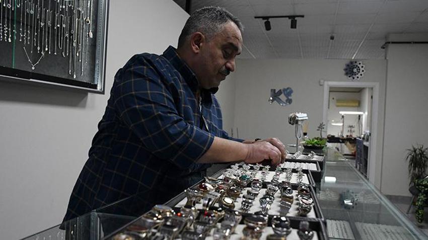 İstanbul Kapalıçarşı'da öğrendiği sadekarlığı, Düzce'de 250 yıllık ata yadigarı tezgahta yapıyor