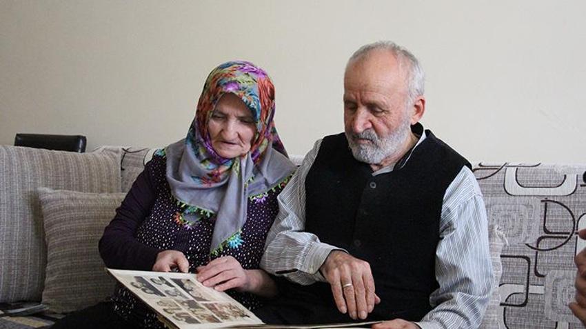 Yaşlı çiftin aşkı şiirlere bile sığmadı! Bolu'da 78 yaşındaki Musa Kırdar, eşine binin üzerinde şiir yazdı