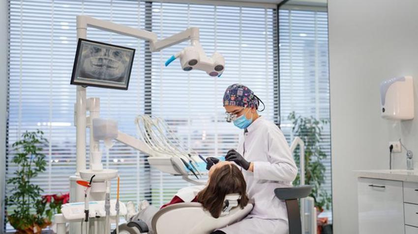 Diş tedavisinde devrim olabilir! Diş nakli, implant tedavisine alternatif olacak! 1 dakikadan daha kısa sürede yapılıyor