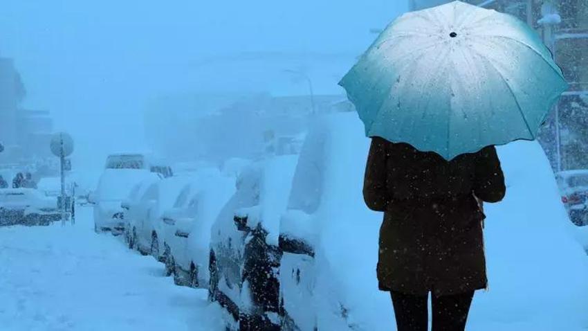 Meteoroloji ve AKOM'dan İstanbul uyarısı: Bu sefer daha güçlü geliyor! Saat verildi: Kar fırtınası başlayacak