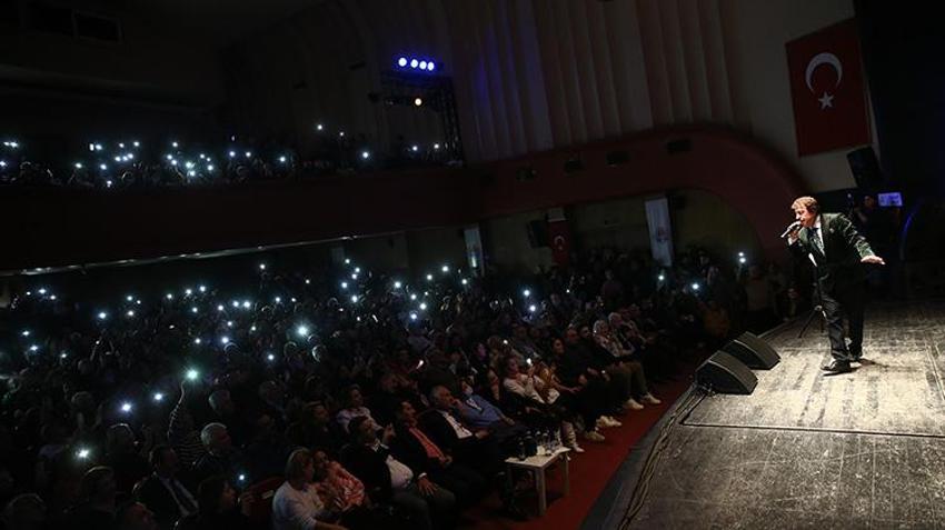 Adana'da 'Hatırası Yeter' konseri: Ferdi Tayfur'un unutulmaz şarkıları yeniden söylendi