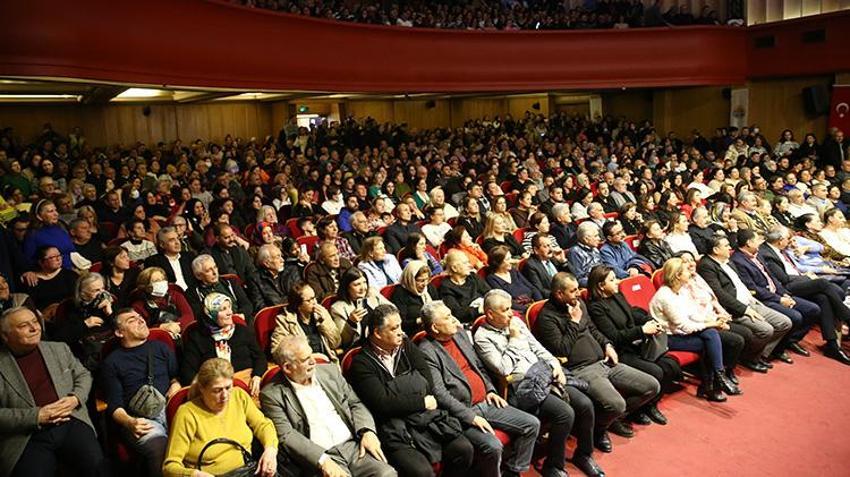 Adana'da 'Hatırası Yeter' konseri: Ferdi Tayfur'un unutulmaz şarkıları yeniden söylendi
