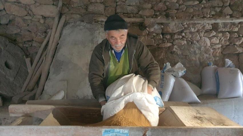 210 yıldır işliyor! Manisa'da tarihi değirmen yıllara meydan okuyor