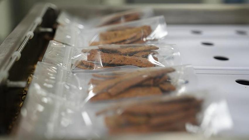 Paça çorbasından cips üretti! Bilim insanının ürettiği cips ve krakerler piyasaya damga vurdu