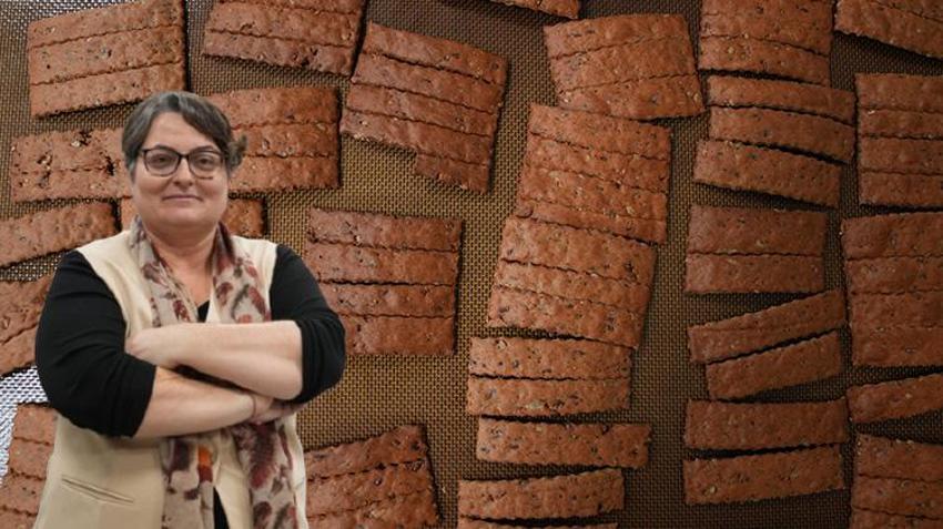 Paça çorbasından cips üretti! Bilim insanının ürettiği cips ve krakerler piyasaya damga vurdu