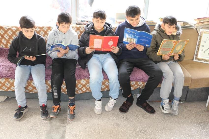 10 parmağında 10 marifet! 77 yaşında gençlere taş çıkarıyor