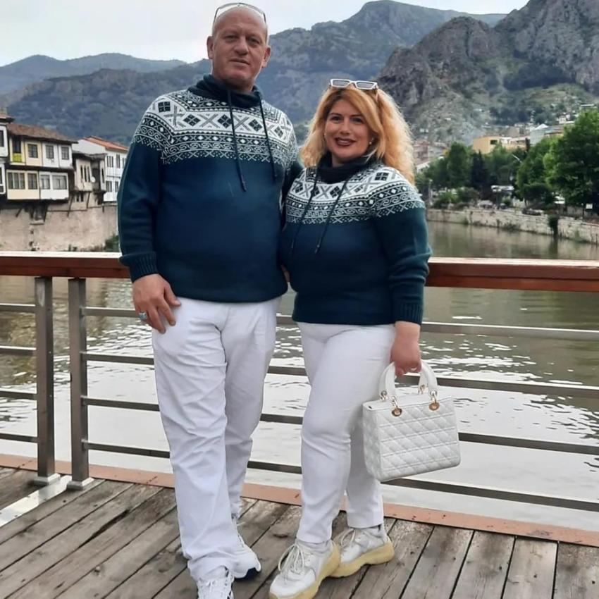 Türkiye'nin en renkli aşıkları: 26 yıldır aynı renk elbiseler giyiyorlar! Eşini her yıl istemeye gidiyor