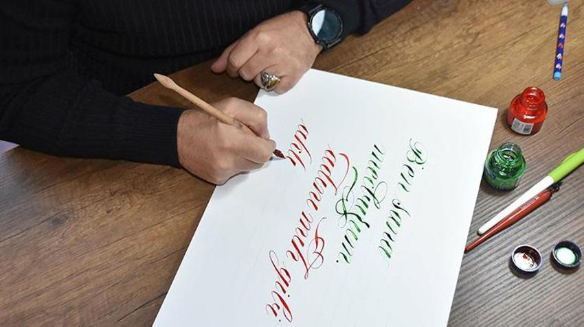 İzmir'de emekli astsubay, kaligrafi sanatını yaşatıyor!