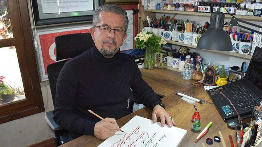 İzmir'de emekli astsubay, kaligrafi sanatını yaşatıyor!