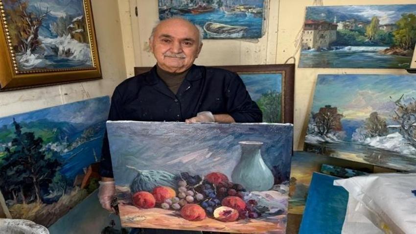Uzman doktor, 52 yıldır yağlı boya resim yapıyor