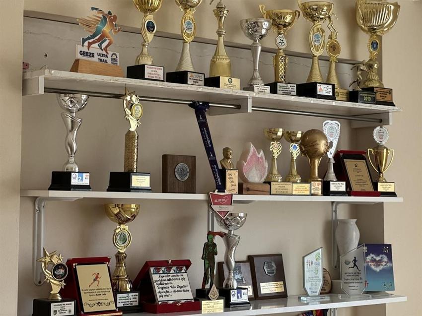 Fiziksel engelini koşarak aştı, 13 yılda 21 birincilik kazandı