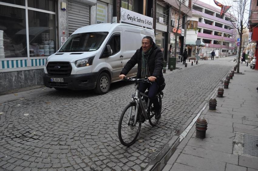 60 yaşında pedal çevirerek sağlığını koruyor