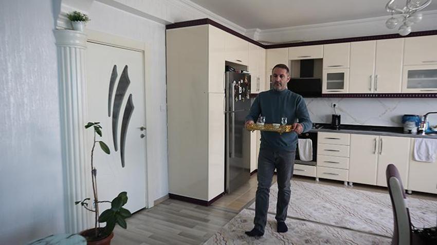 12 yıldır yürüyemeyen eşinin hizmetkarı oldu! Muş'ta MS hastası kadının her işinde eşi yardımcı oluyor