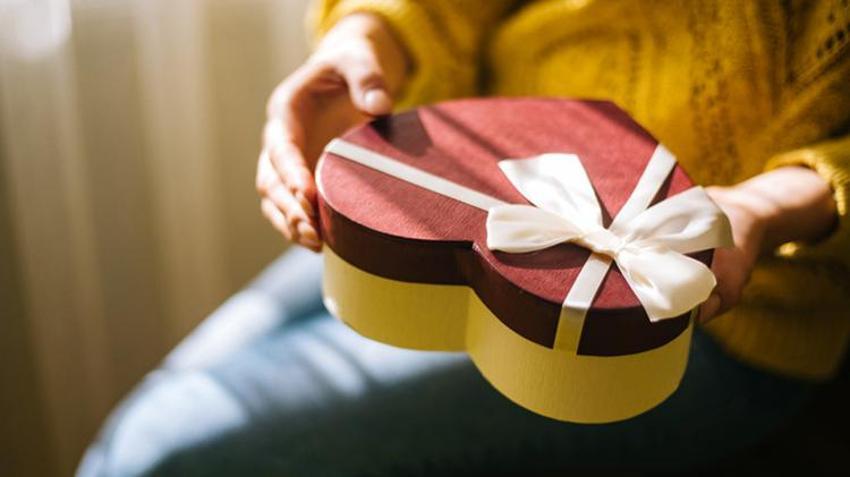 Adana’da 14 Şubat mesaisi! Çiçekçilerin sevgililer günü için çalışmaları sürüyor ‘Çiftler bir buket çiçek için bin lirayı gözden çıkarsın’