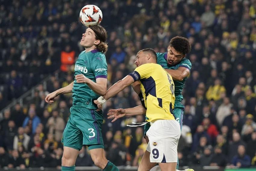 Mourinho için bir şanstı! Yusuf Akçiçek ve Kostic'i yere göğe sığdıramadılar: Sıra dışı performans