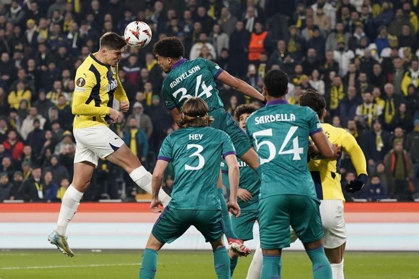 Mourinho için bir şanstı! Yusuf Akçiçek ve Kostic'i yere göğe sığdıramadılar: Sıra dışı performans
