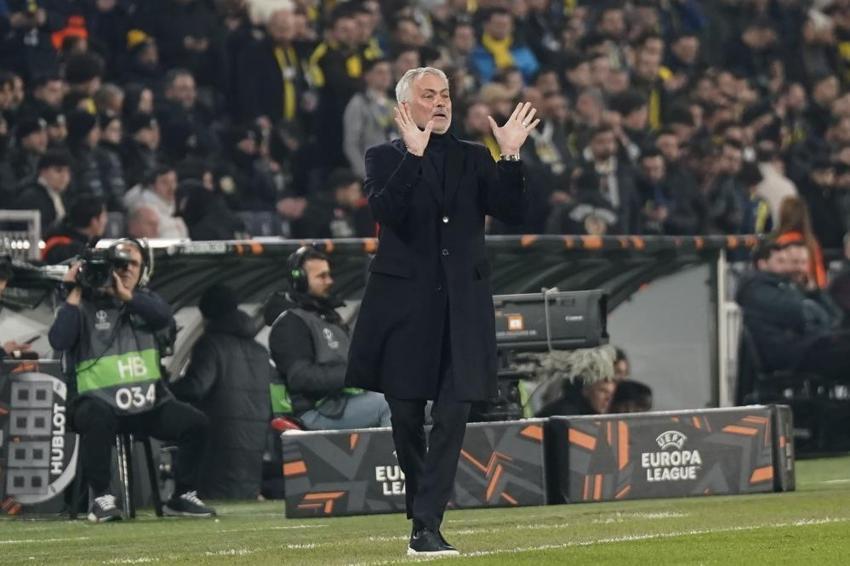 Mourinho için bir şanstı! Yusuf Akçiçek ve Kostic'i yere göğe sığdıramadılar: Sıra dışı performans