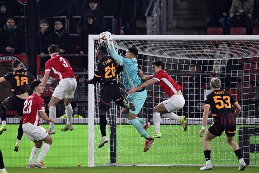 AZ Alkmaar-Galatasaray maçı sonrası ateş püskürdü: 10 yıldız taksanız bile bana ne!