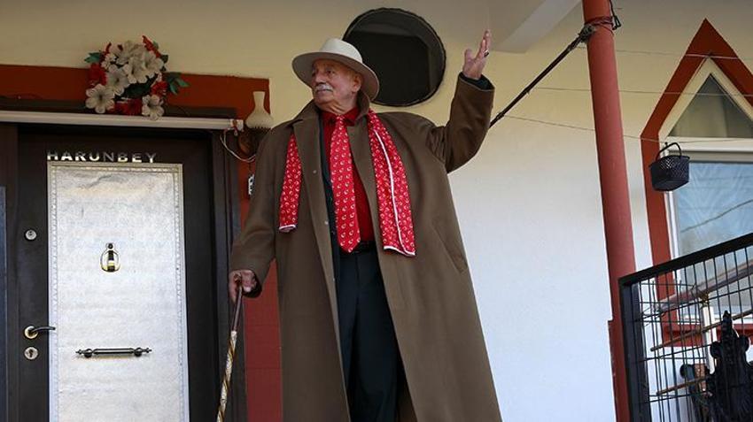 75 yaşındaki moda ikonu: Rize'nin 'Bay Foter'i giyim tarzıyla gençlere taş çıkarıyor: 'İyi giyinmediğim gün kendimi hasta hissediyorum'