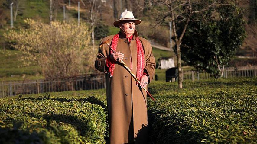 75 yaşındaki moda ikonu: Rize'nin 'Bay Foter'i giyim tarzıyla gençlere taş çıkarıyor: 'İyi giyinmediğim gün kendimi hasta hissediyorum'