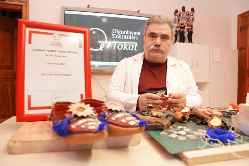 Tokatlı gelinlerin aynalı çarıkları şimdi anahtarlık oldu