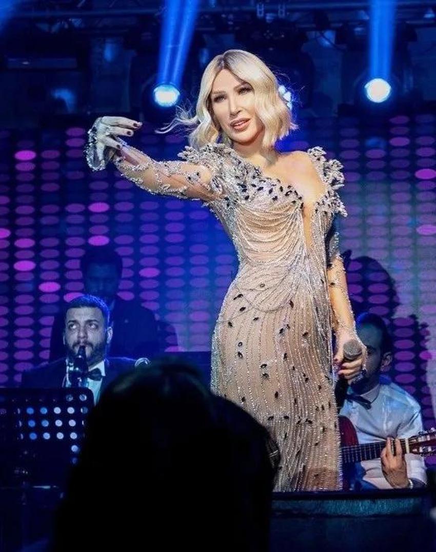 Buket değil çiçek bahçesi! Seda Sayan'a eşi Çağlar Ökten'den romantik Sevgililer Günü kutlaması!