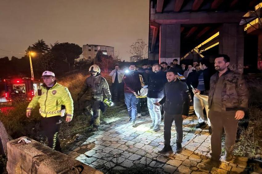 Ümraniye'de feci kaza! Otomobil viyadükten aşağı uçtu