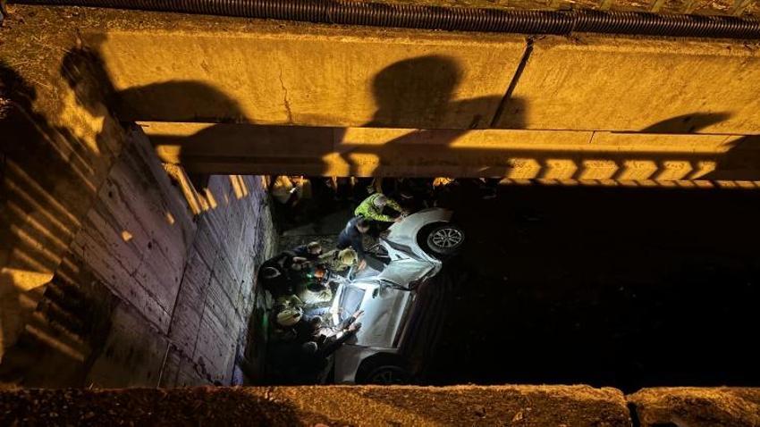 Ümraniye'de feci kaza! Otomobil viyadükten aşağı uçtu