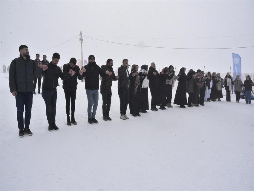 Bitlis'te 'Meşaleli Kayak ve Müzik Festivali' başladı