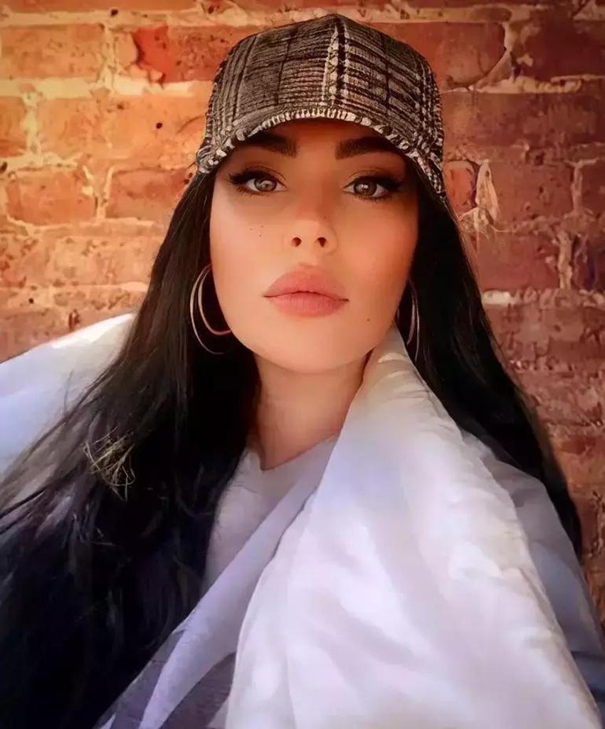 Tuğçe Tayfur'dan mutlu aile paylaşımı