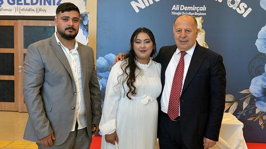 Adana'da kadınlar karınları burunlarında, kucaklarında bebekleriyle kendi nikah törenlerine katıldı