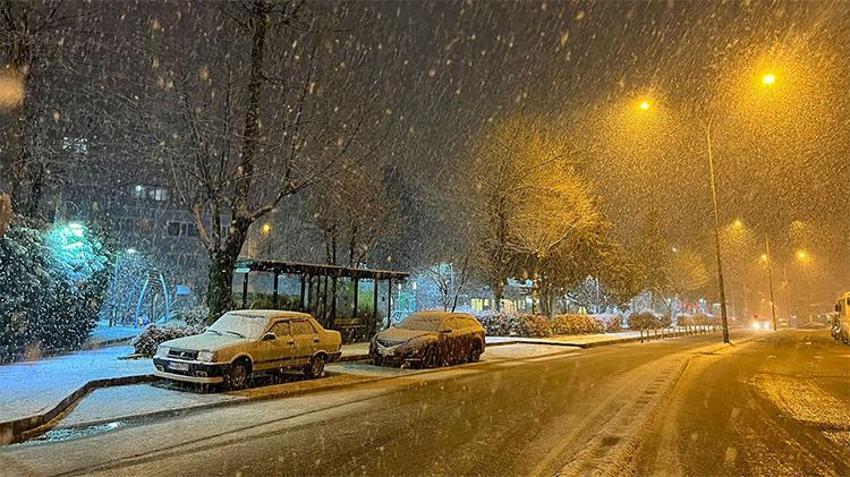 İstanbul lapa lapa kara teslim olacak! AKOM gün ve saat verdi, aşırı soğuk geliyor, uyarılar bugünden başladı