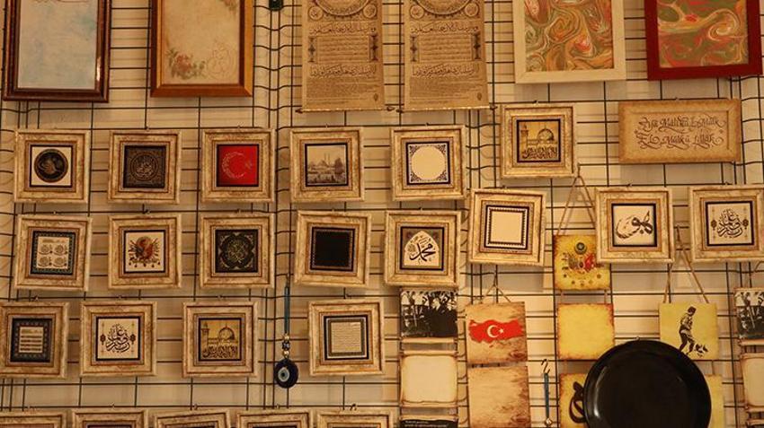 Çocukluk merakı mesleği oldu! Tekirdağ'da kaligrafi sanatçısı işini bırakıp üniversite sınavına girerek hayalini gerçekleştirdi