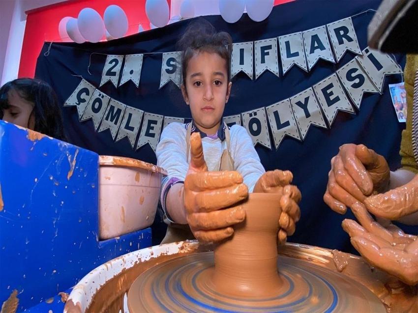 Midyat'ta çömlekçilik ilkokul öğrencilerinin elinde yeniden hayat buluyor