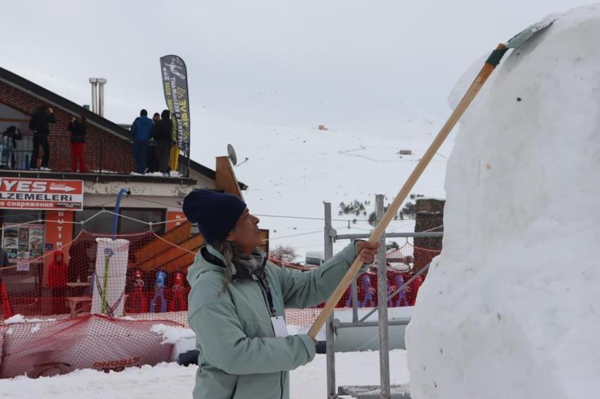Erciyes'te kar sanata dönüşüyor: Uluslararası Heykel Festivali başlıyor!