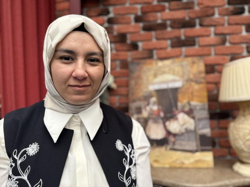 Yeteneğini bulaşık yıkarken keşfetti! Küstüm dediği sanatına yeniden sarıldı şimdi sergi açmaya hazırlanıyor