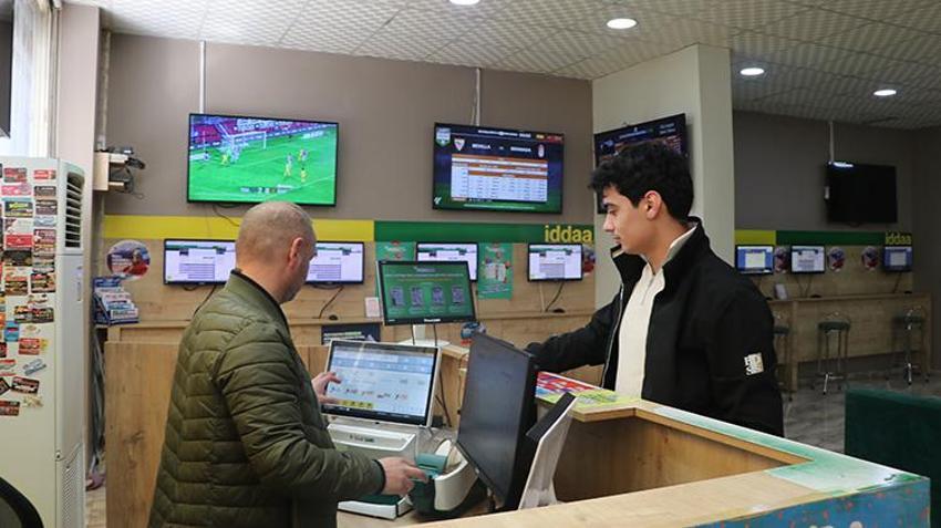 Diyarbakır'da emekliye talih kuşu kondu: 60 TL'ye oynadı, 12,5 milyon lira ikramiye kazandı!