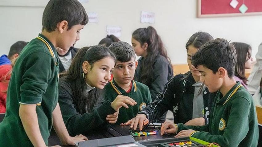 Diyarbakır kırsalında öğrencilere robotik kodlama eğitimi veriliyor