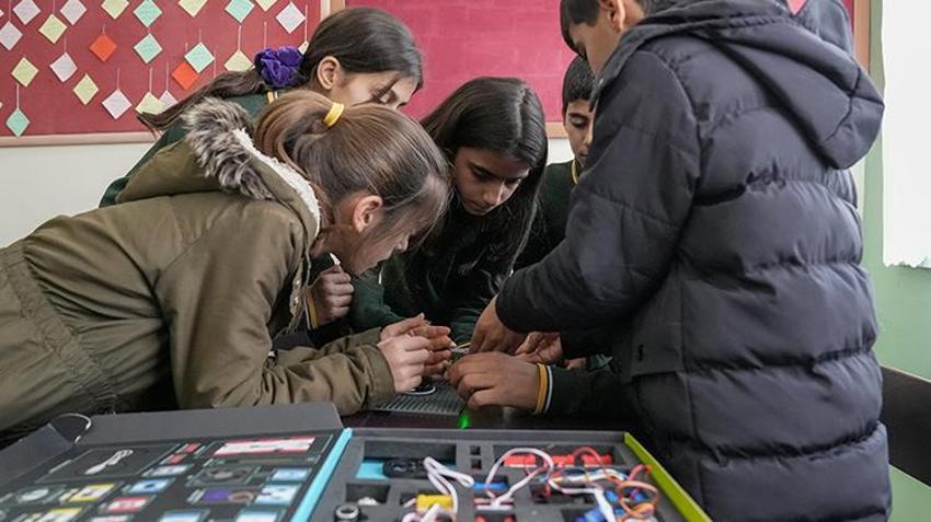 Diyarbakır kırsalında öğrencilere robotik kodlama eğitimi veriliyor