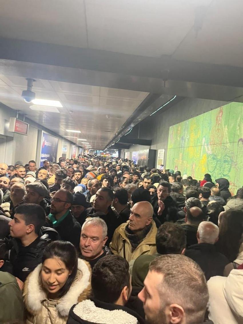 İstanbul'da kuvvetli kar fırtınası başlıyor! 3 gün boyunca sürecek: Uyarılar peş peşe geldi 'Zorunlu olmadıkça dışarı çıkmayın'