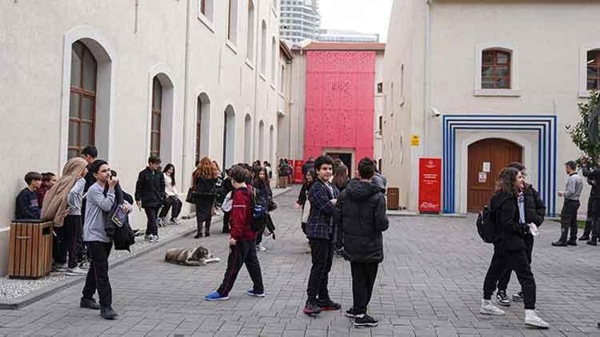 İzmir'de 141 yıllık tarihi fabrika sanat üssüne dönüştü! Kentin kültürel buluşma merkezi oldu