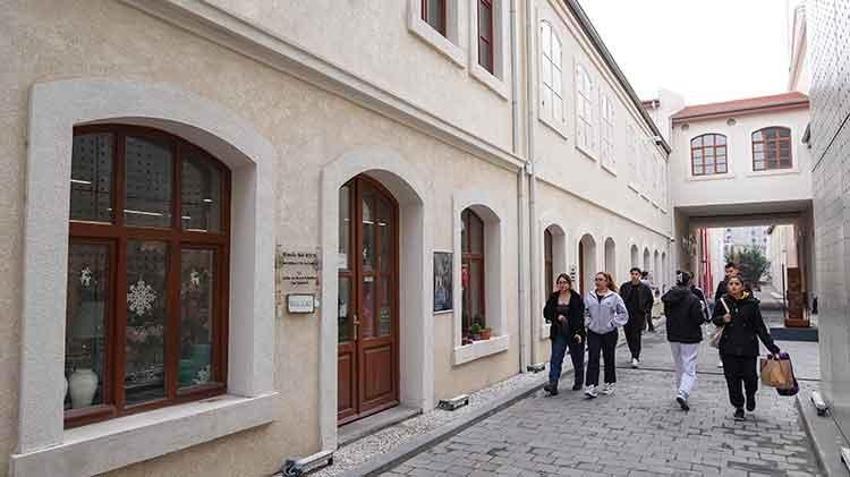 İzmir'de 141 yıllık tarihi fabrika sanat üssüne dönüştü! Kentin kültürel buluşma merkezi oldu
