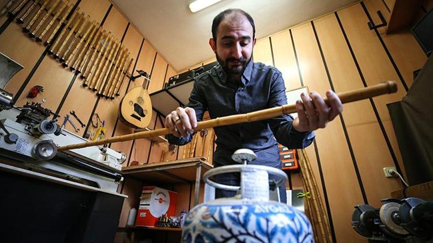 Bursalı neyzen ustası hem öğretiyor hem de üretiyor