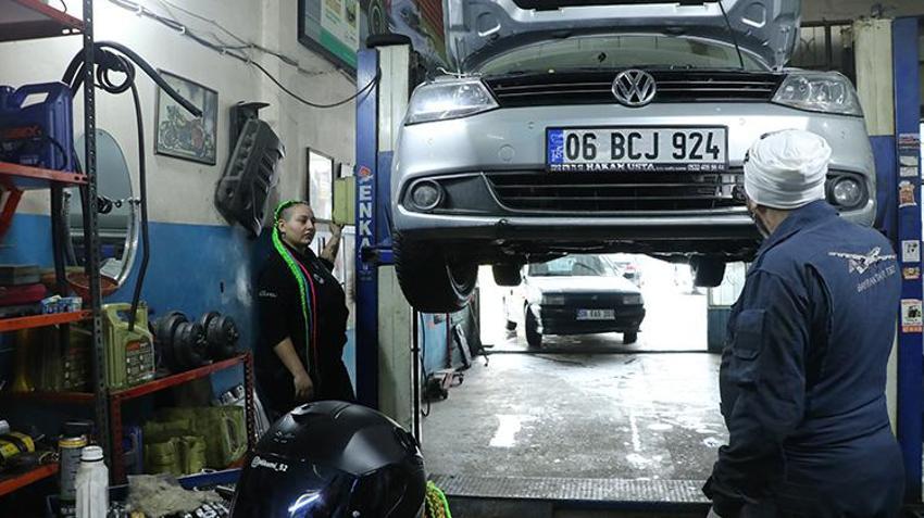 Fotoğrafçılıktan motor tamirine! Ankara'da sanayi sitesinin tek kadın ustası Mia'nın hedefi kendi dükkanını açmak