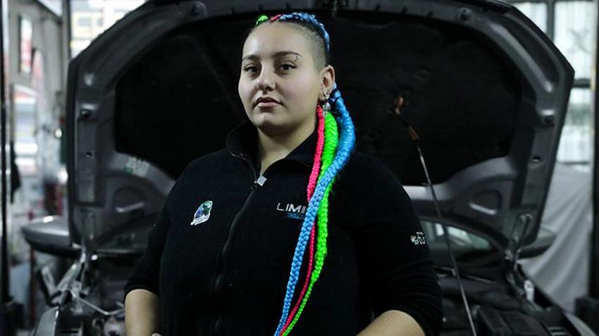 Fotoğrafçılıktan motor tamirine! Ankara'da sanayi sitesinin tek kadın ustası Mia'nın hedefi kendi dükkanını açmak